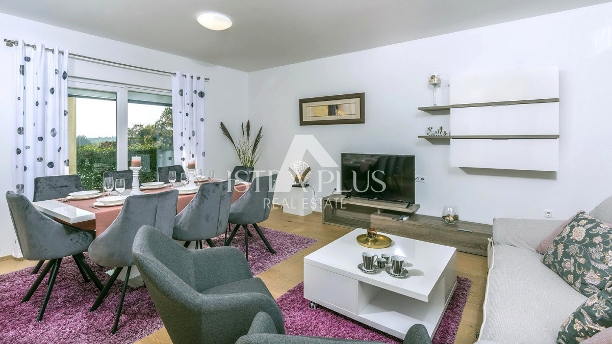 Poreč-Parenzo, casa indipendente di 134 m2 con piscina