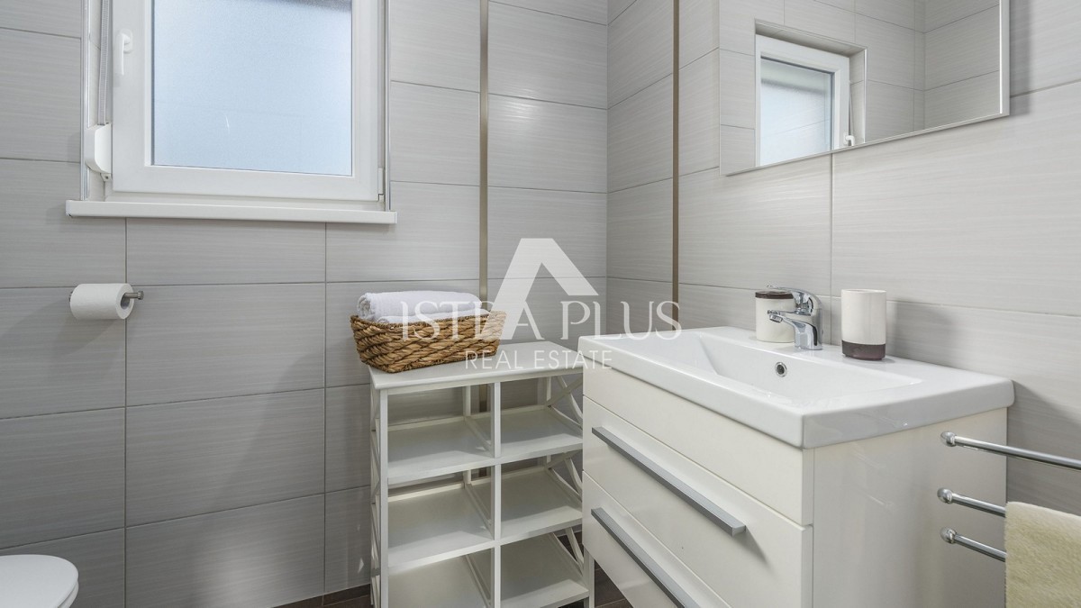 Poreč-Parenzo, casa indipendente di 134 m2 con piscina