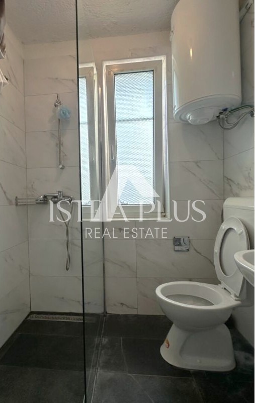 Istria, zona Parenzo - casa a un piano con dependance su un bellissimo terreno!!