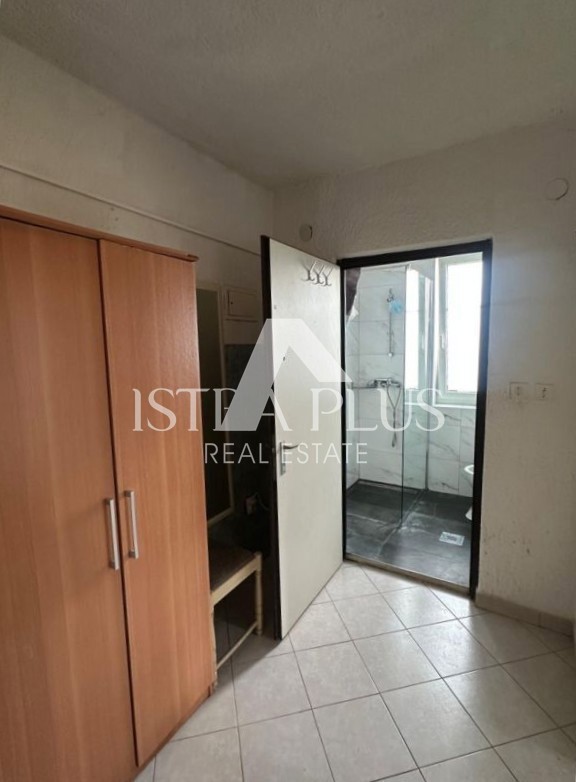 Istria, zona Parenzo - casa a un piano con dependance su un bellissimo terreno!!