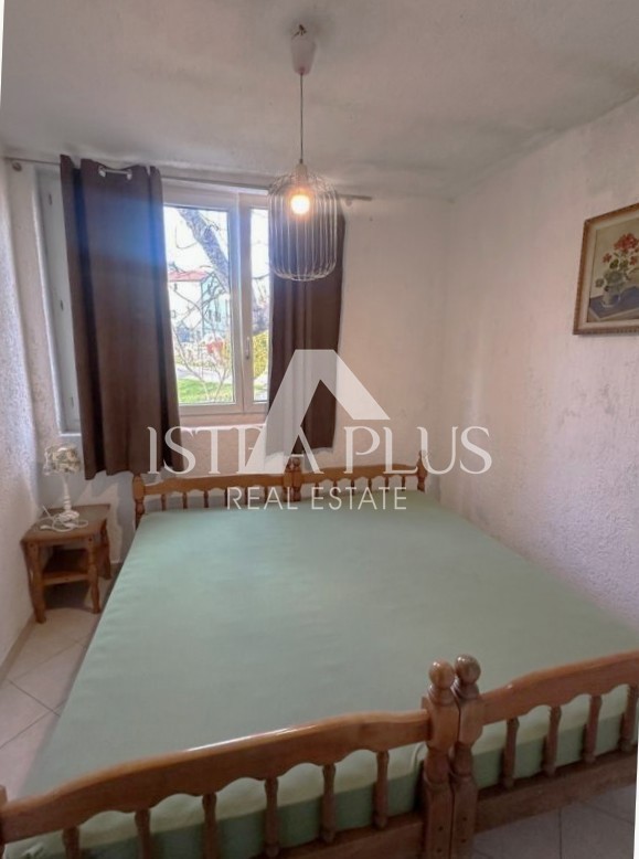 Istria, zona Parenzo - casa a un piano con dependance su un bellissimo terreno!!