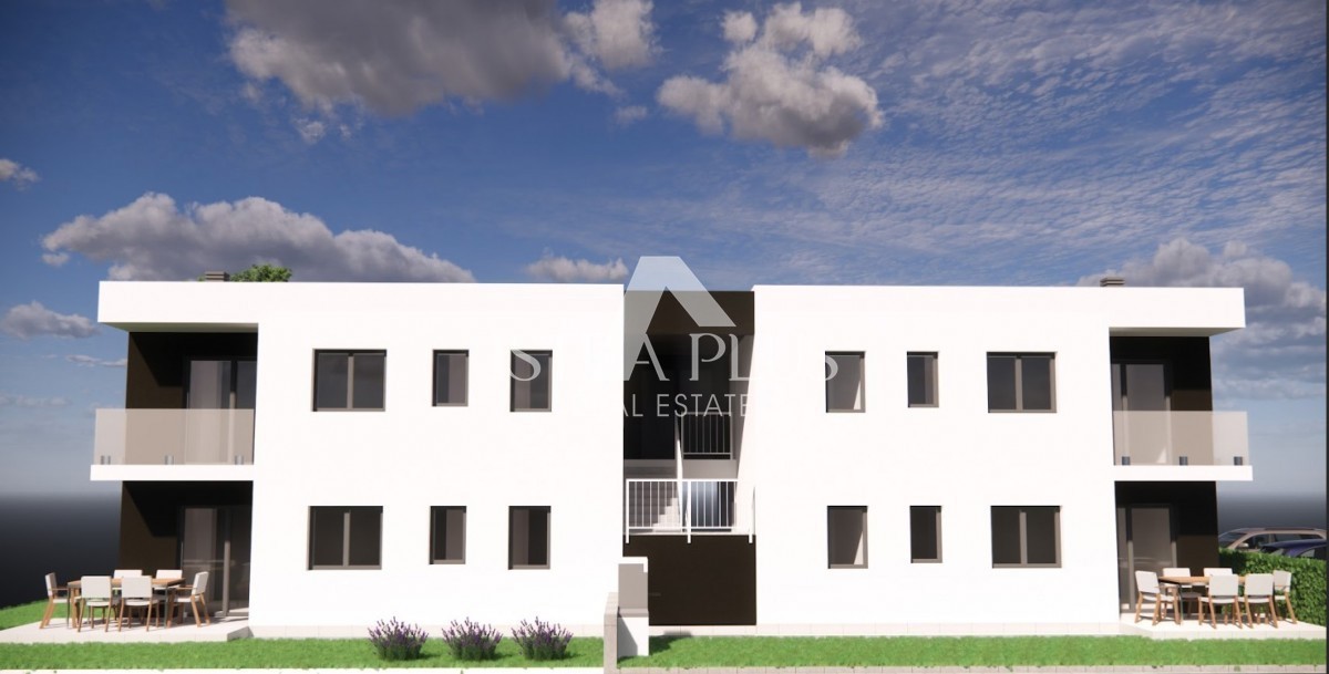 Parenzo, appartamento al 1° piano con 2 camere da letto in un'ottima posizione, a 1500 m dal mare!!