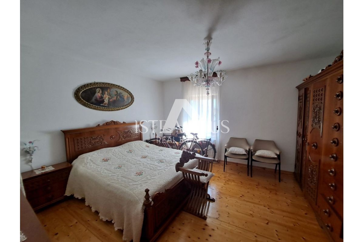 Istria, zona di Portole - Casa in pietra in posizione tranquilla con un bellissimo e ampio terreno!