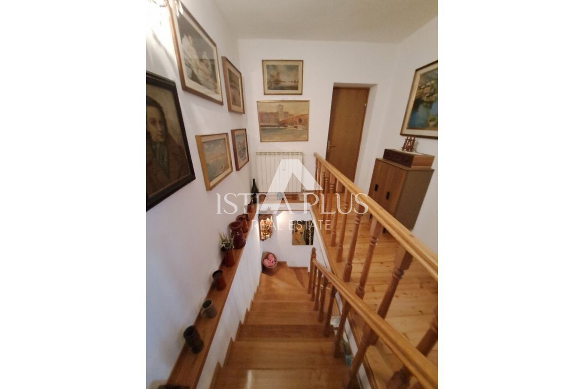 Istria, zona di Portole - Casa in pietra in posizione tranquilla con un bellissimo e ampio terreno!