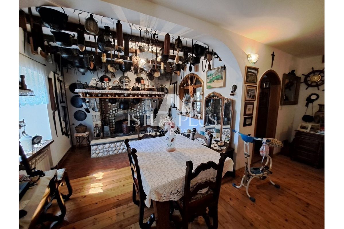 Istria, zona di Portole - Casa in pietra in posizione tranquilla con un bellissimo e ampio terreno!