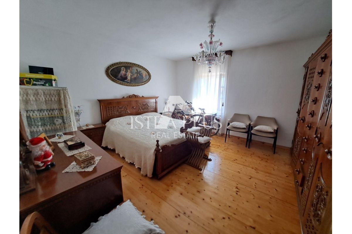 Istria, zona di Portole - Casa in pietra in posizione tranquilla con un bellissimo e ampio terreno!