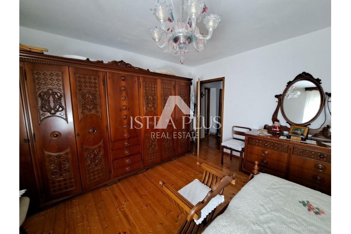 Istria, zona di Portole - Casa in pietra in posizione tranquilla con un bellissimo e ampio terreno!