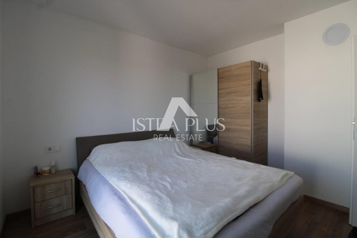 Istria, Parenzo 5 km - Casa unifamiliare, ultima di una fila con un bellissimo giardino + appartamento annesso