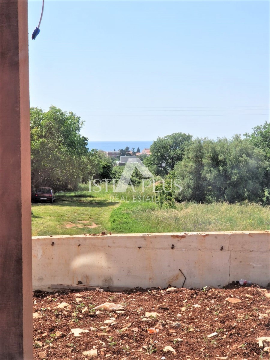 In ottima posizione - Appartamento in un nuovo edificio - Parenzo, piano terra con cortile