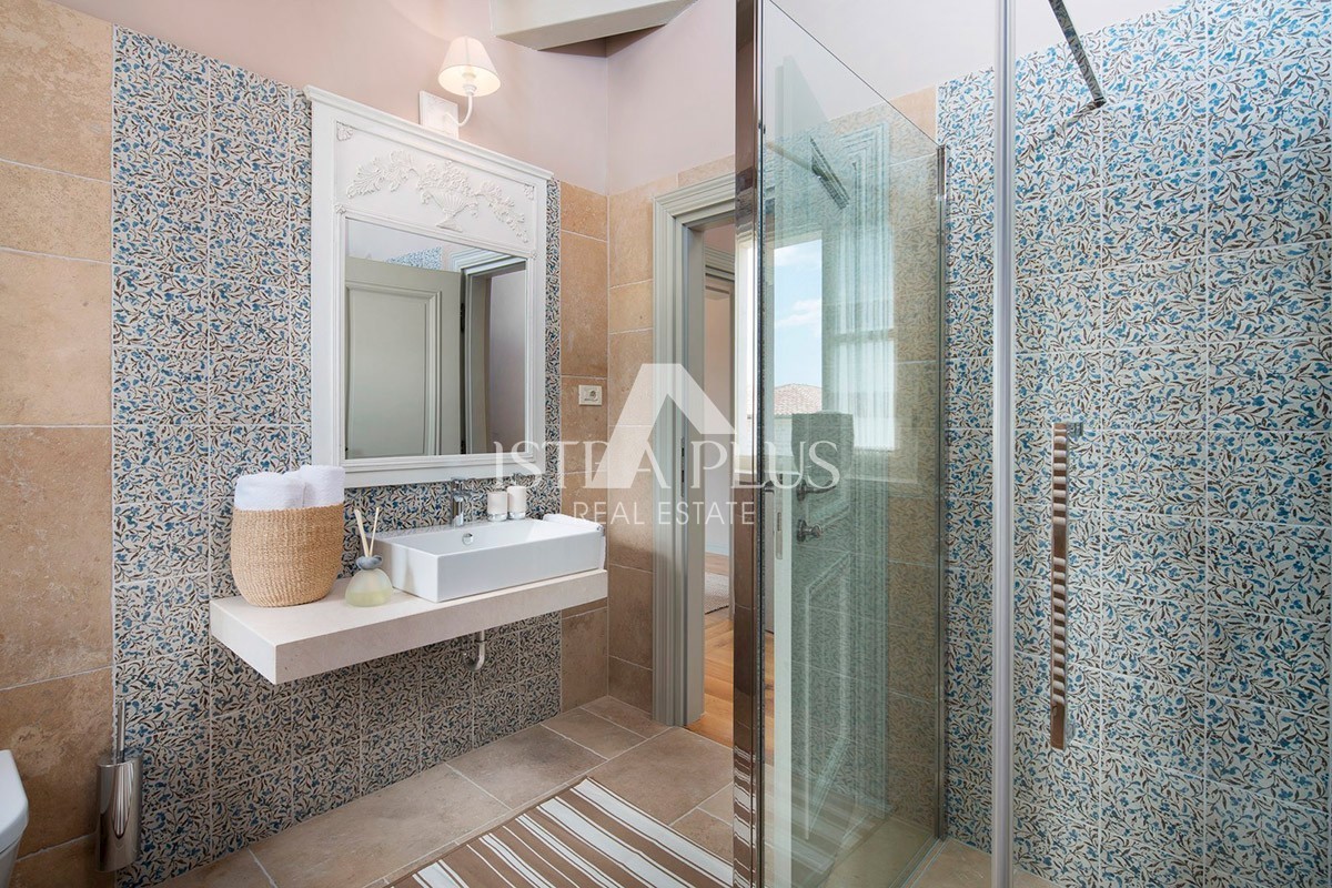 Villa con piscina e zona sportiva