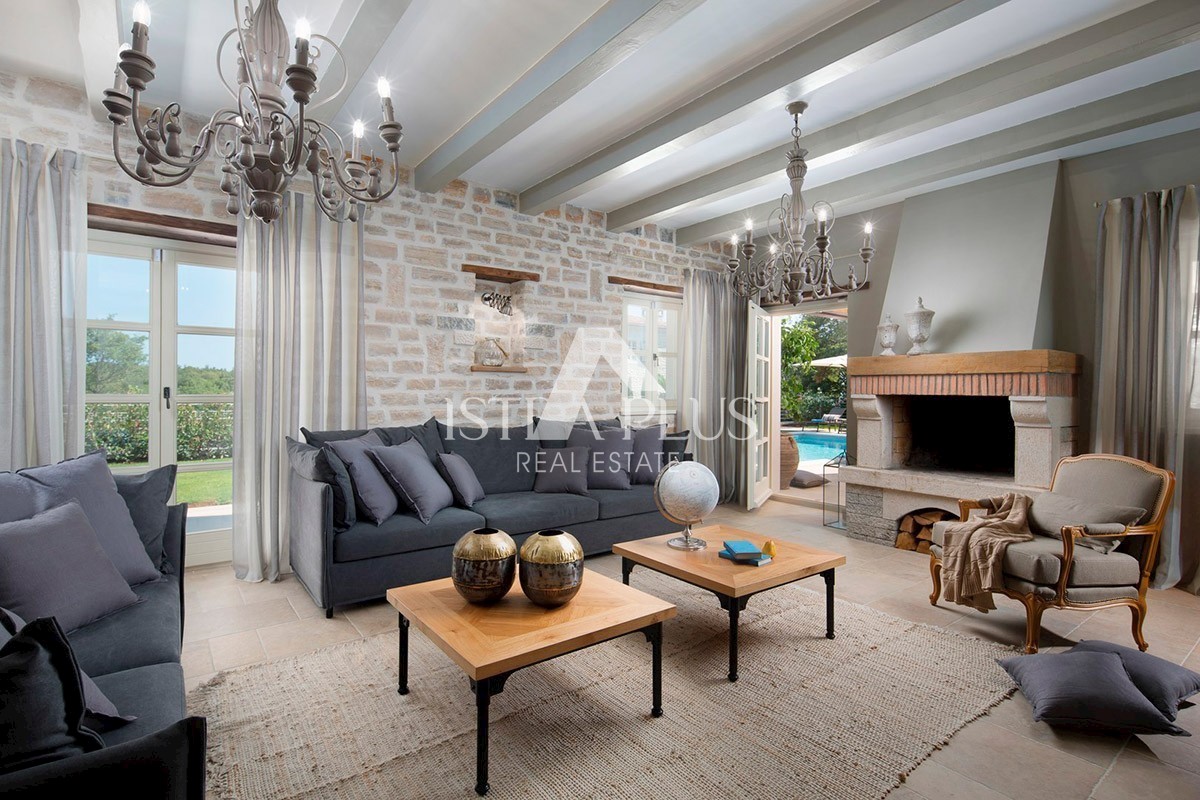 Villa con piscina e zona sportiva