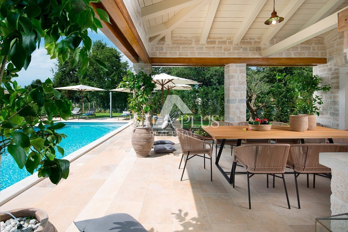 Villa con piscina e zona sportiva