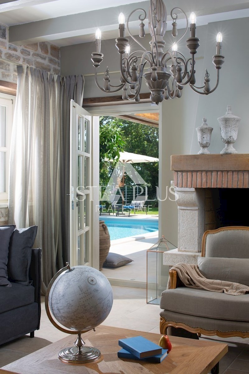 Villa con piscina e zona sportiva
