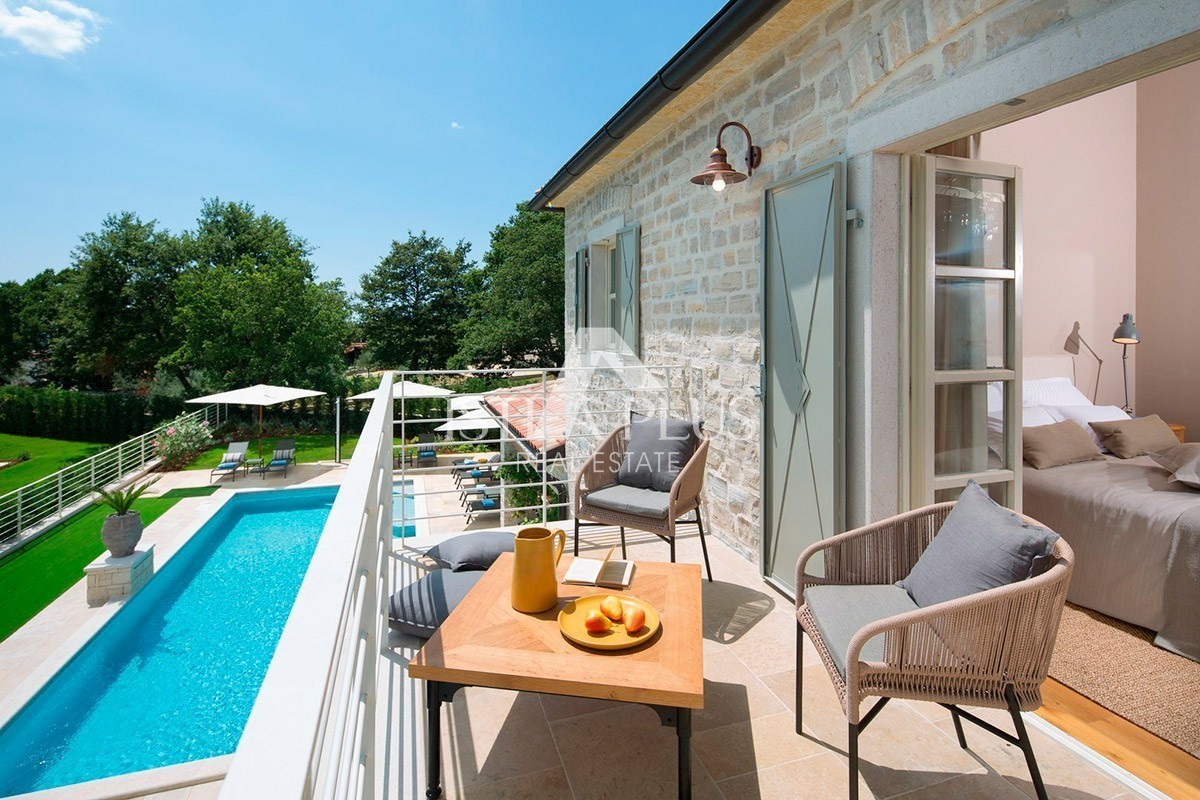 Villa con piscina e zona sportiva