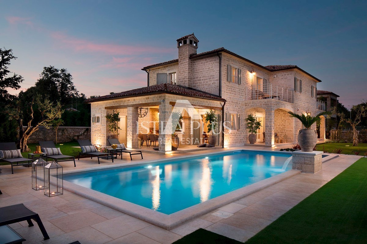 Villa con piscina e zona sportiva