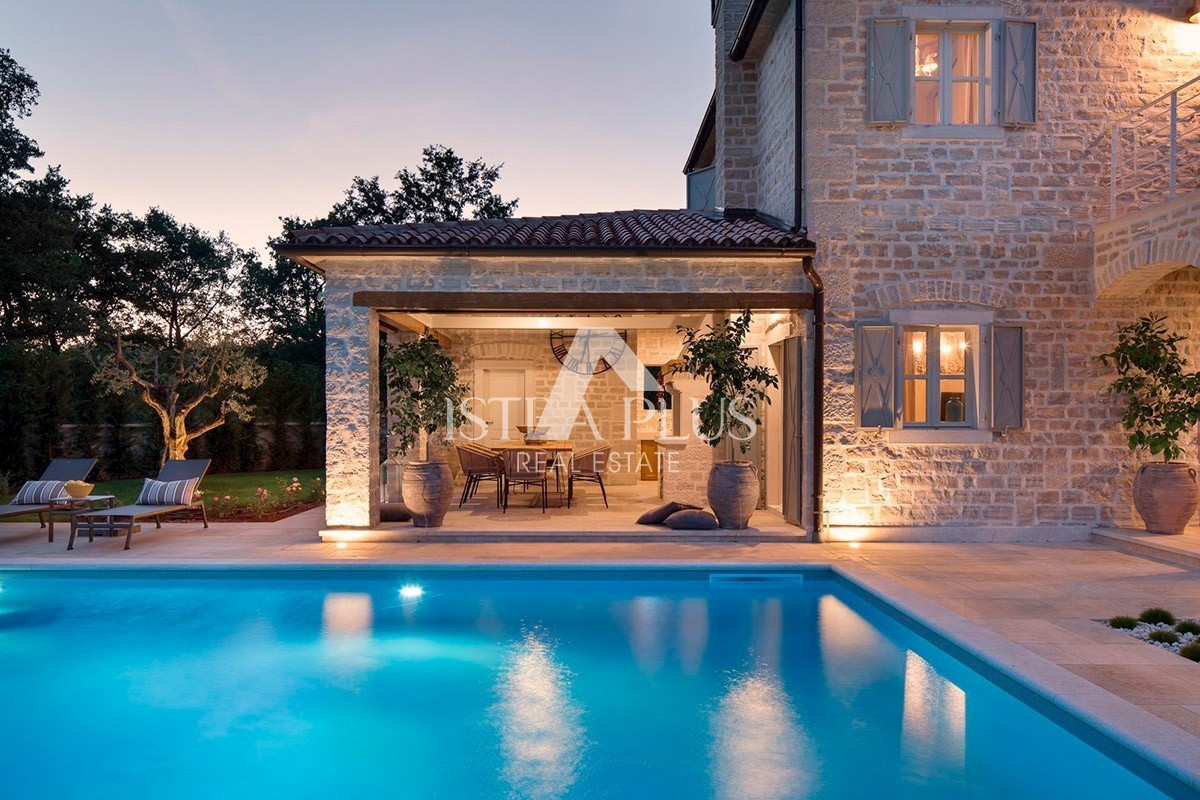 Villa con piscina e zona sportiva
