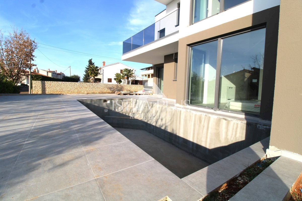 Nuovo appartamento al piano terra con piscina - Zona di Parenzo - Appartamento A