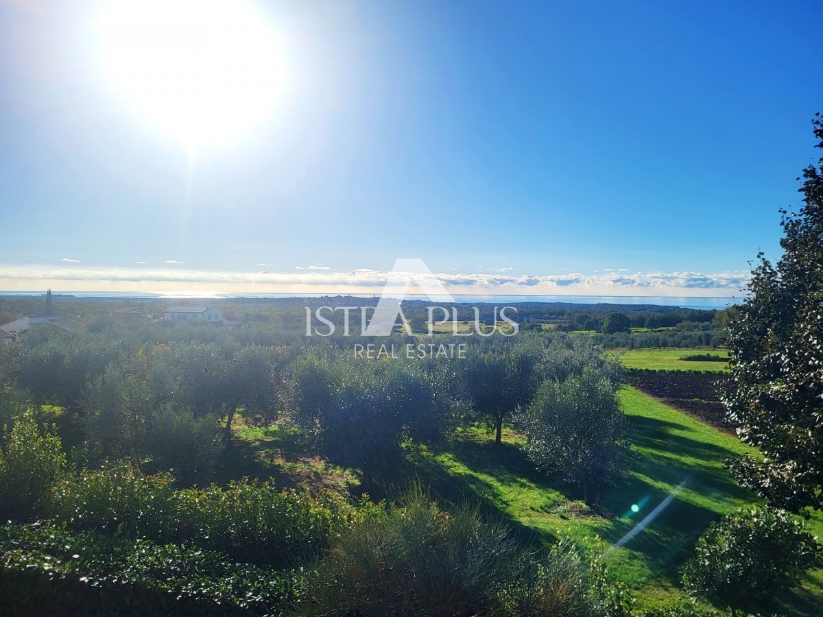 OPPORTUNITÀ! Bellissimo, ampio appartamento con cortile - vista panoramica sul mare!!