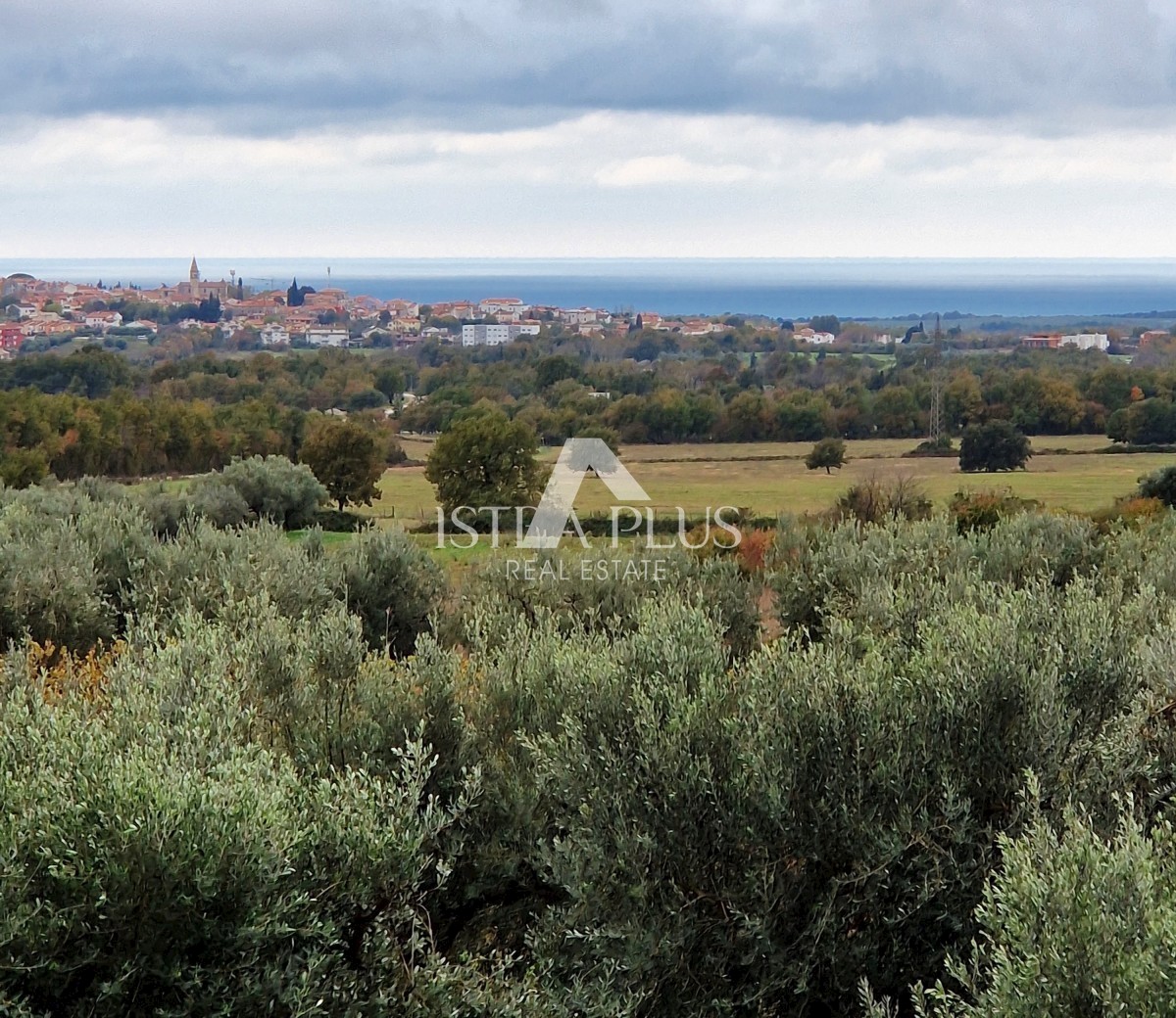 OPPORTUNITÀ! Bellissimo, ampio appartamento con cortile - vista panoramica sul mare!!