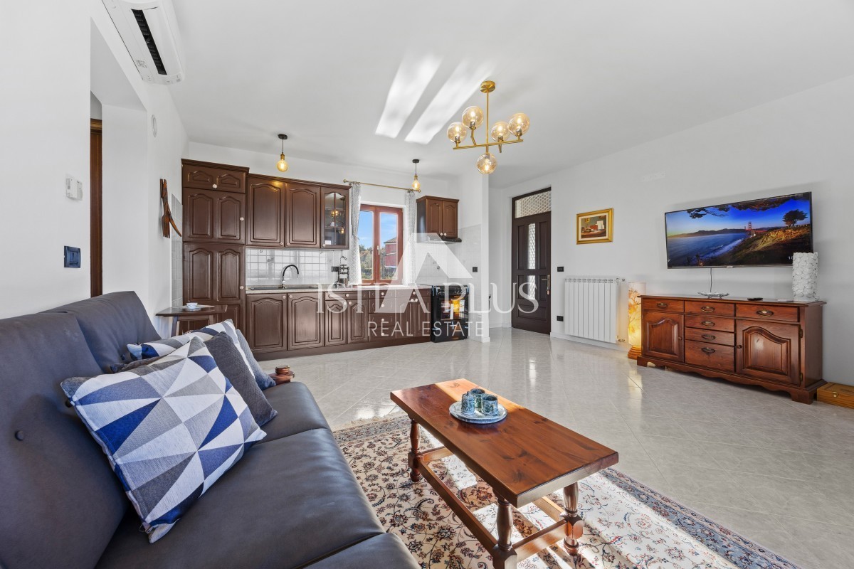 Opportunità! Casa familiare divisa in 2 appartamenti nelle vicinanze di Buie - Fascino rustico e comfort moderno