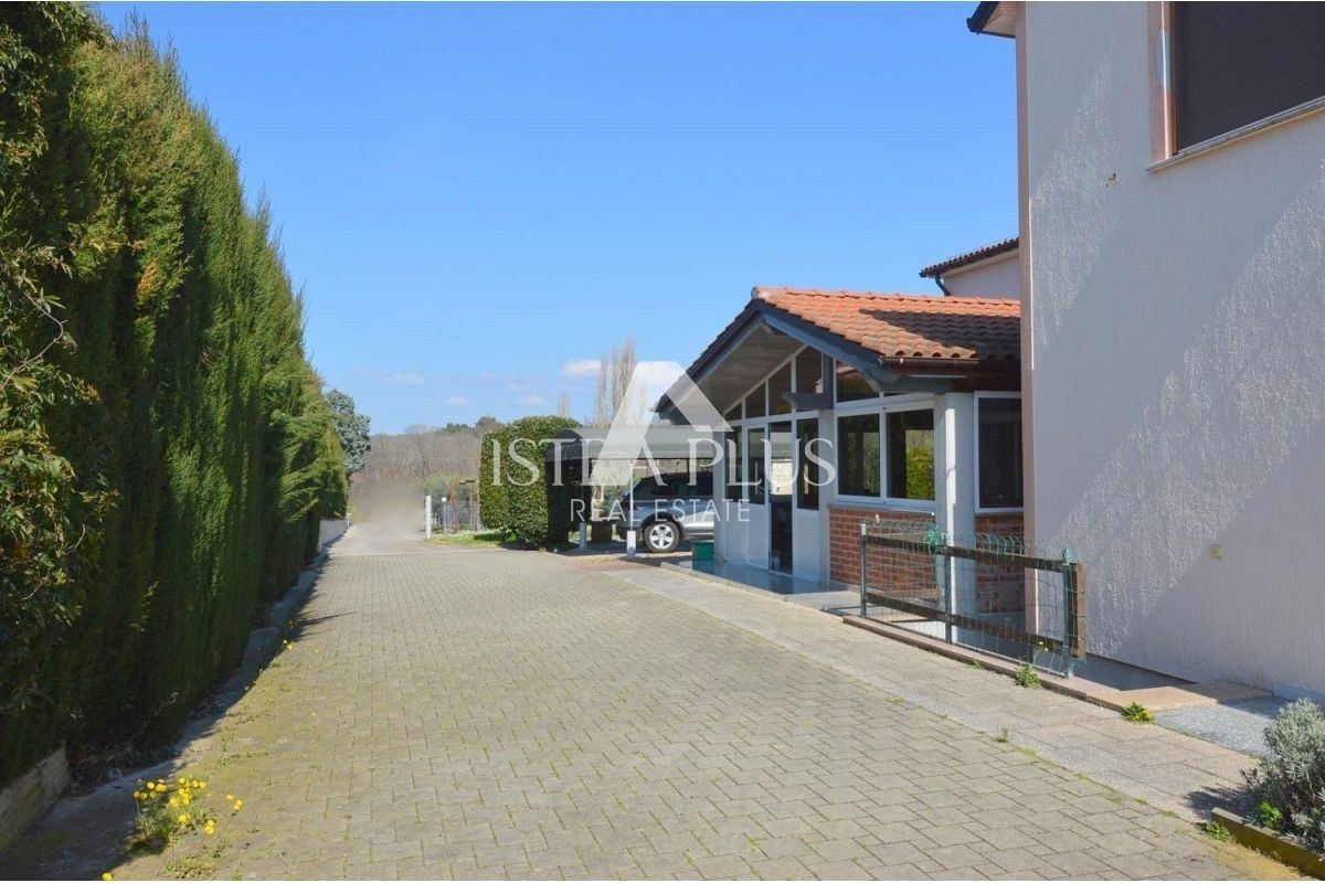 Tenuta con 2 case in vendita - Parenzo