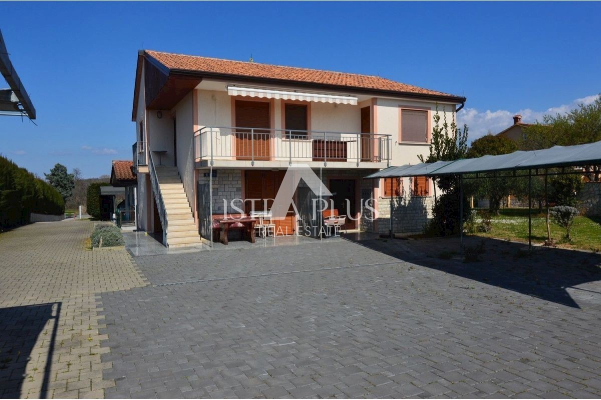 Tenuta con 2 case in vendita - Parenzo