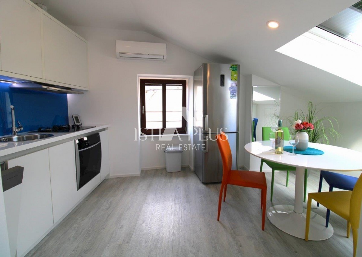 Casa di lusso nel centro di Parenzo con 3 appartamenti distribuiti su 3 piani