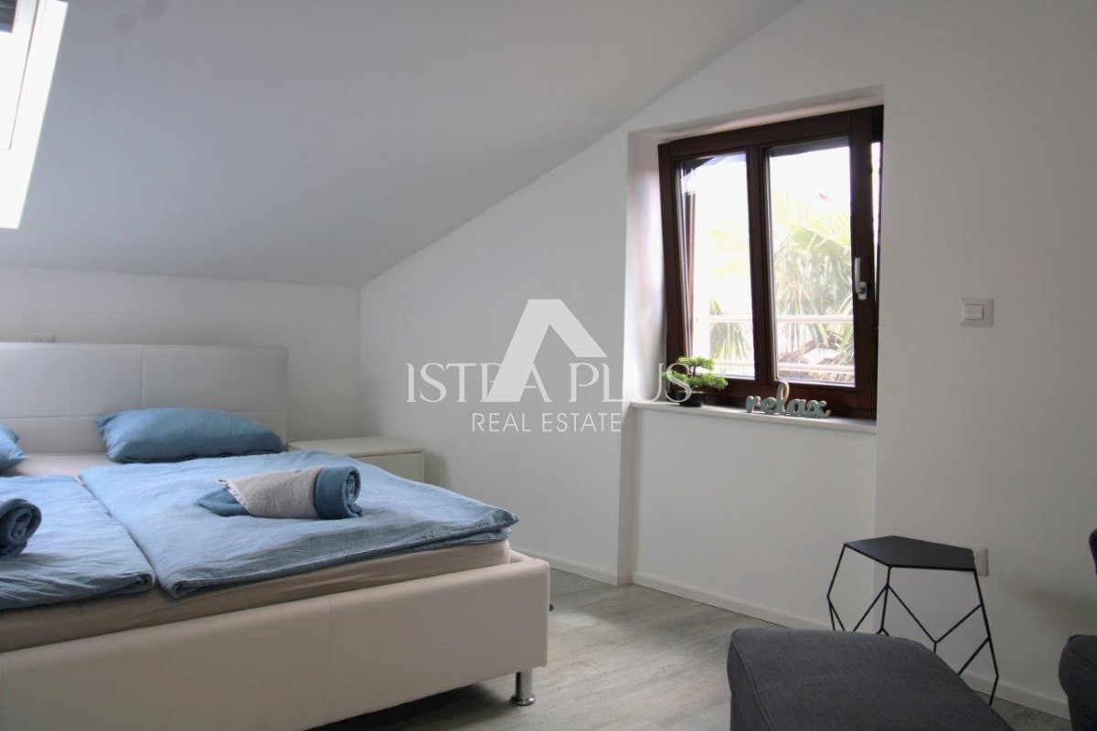 Casa di lusso nel centro di Parenzo con 3 appartamenti distribuiti su 3 piani