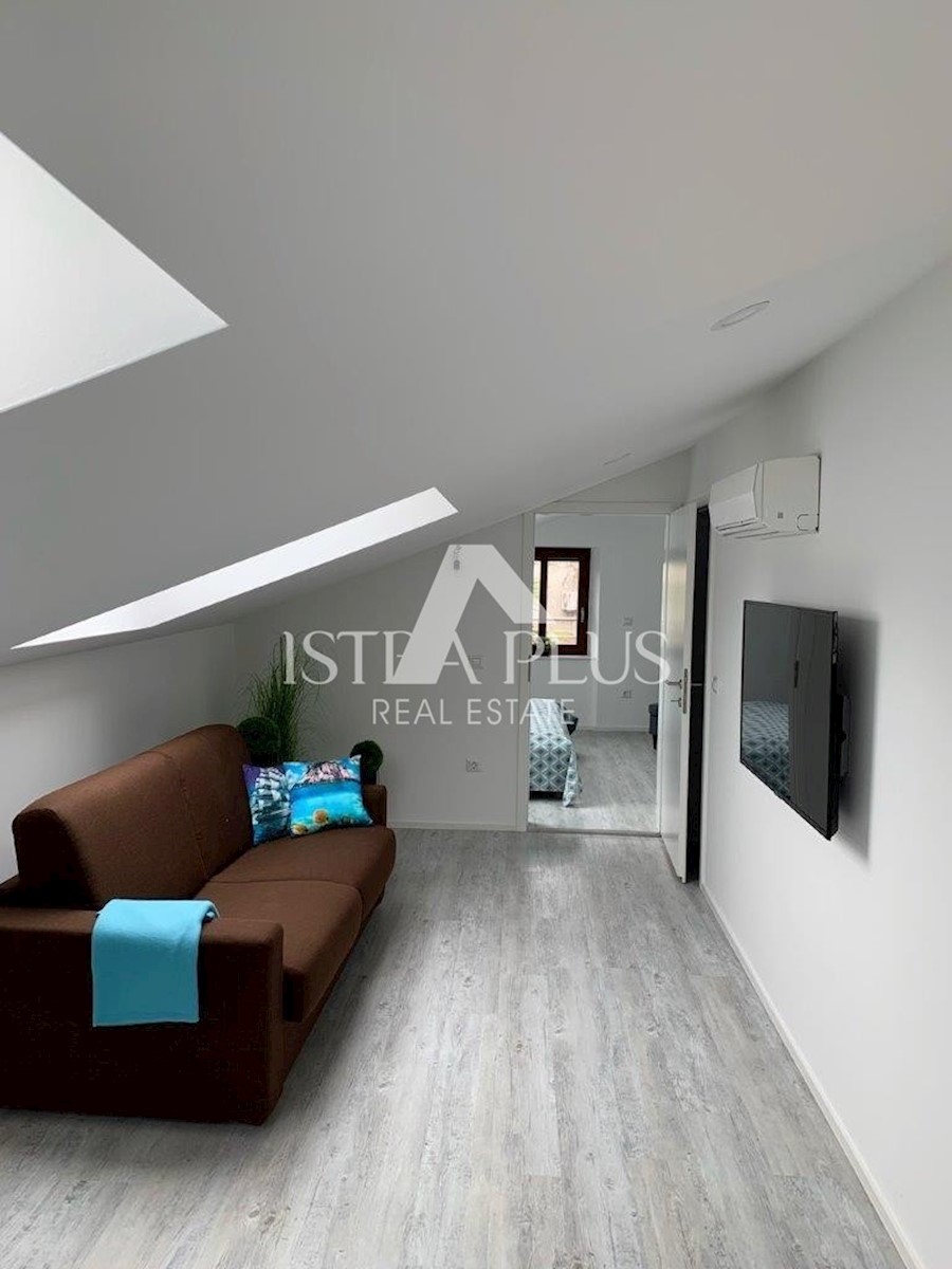 Casa di lusso nel centro di Parenzo con 3 appartamenti distribuiti su 3 piani