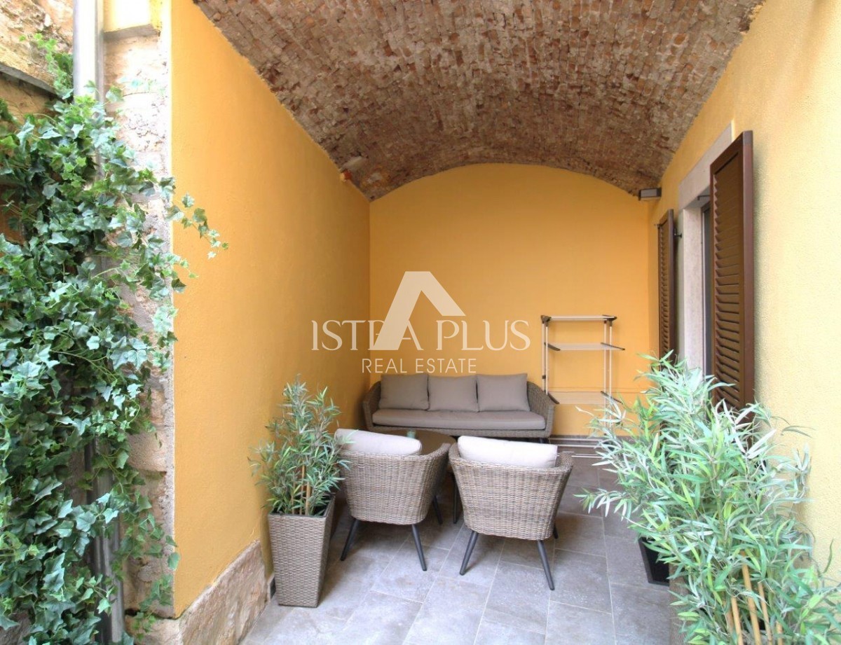 Casa di lusso nel centro di Parenzo con 3 appartamenti distribuiti su 3 piani
