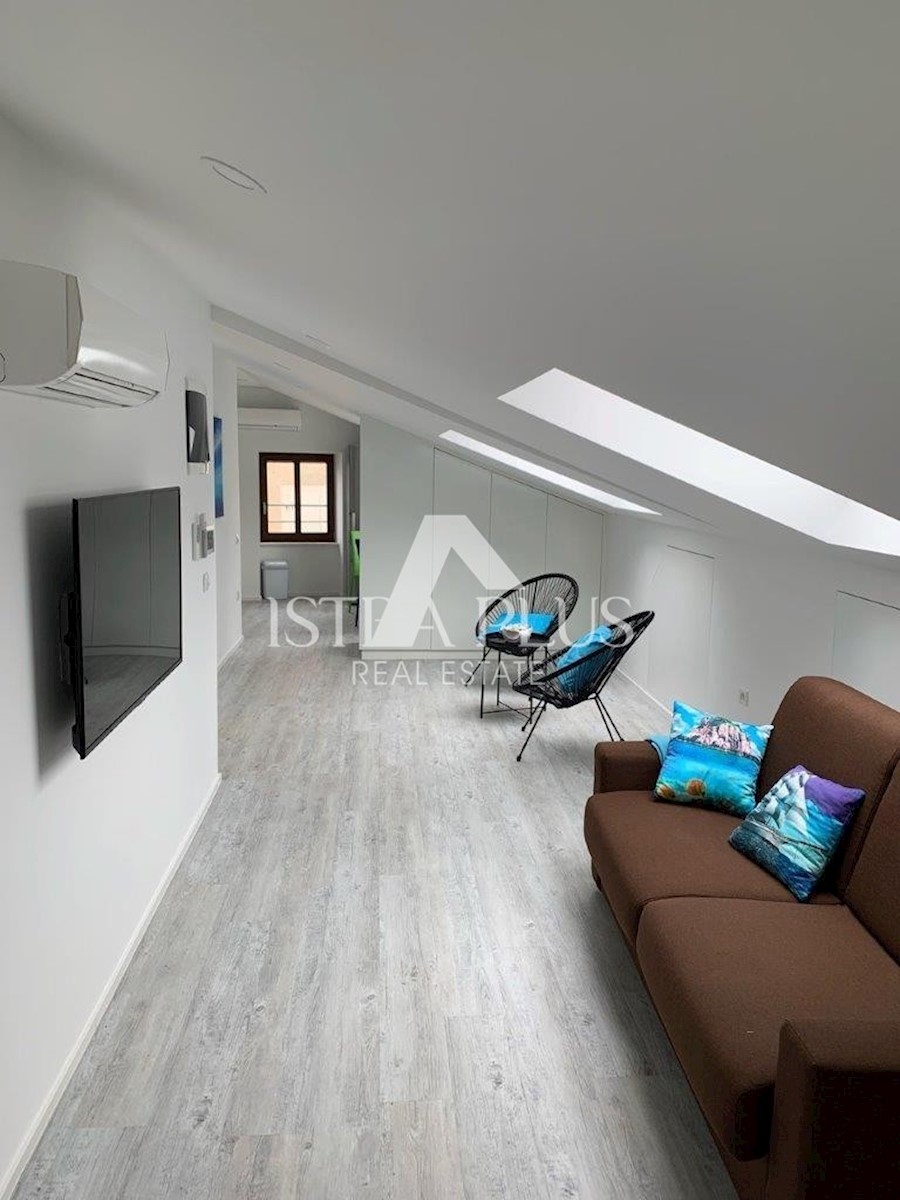 Casa di lusso nel centro di Parenzo con 3 appartamenti distribuiti su 3 piani
