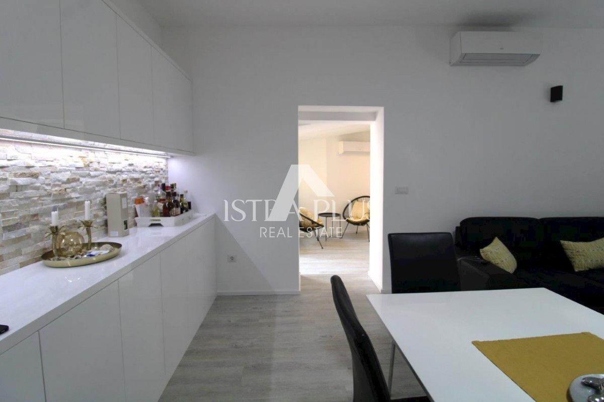 Casa di lusso nel centro di Parenzo con 3 appartamenti distribuiti su 3 piani