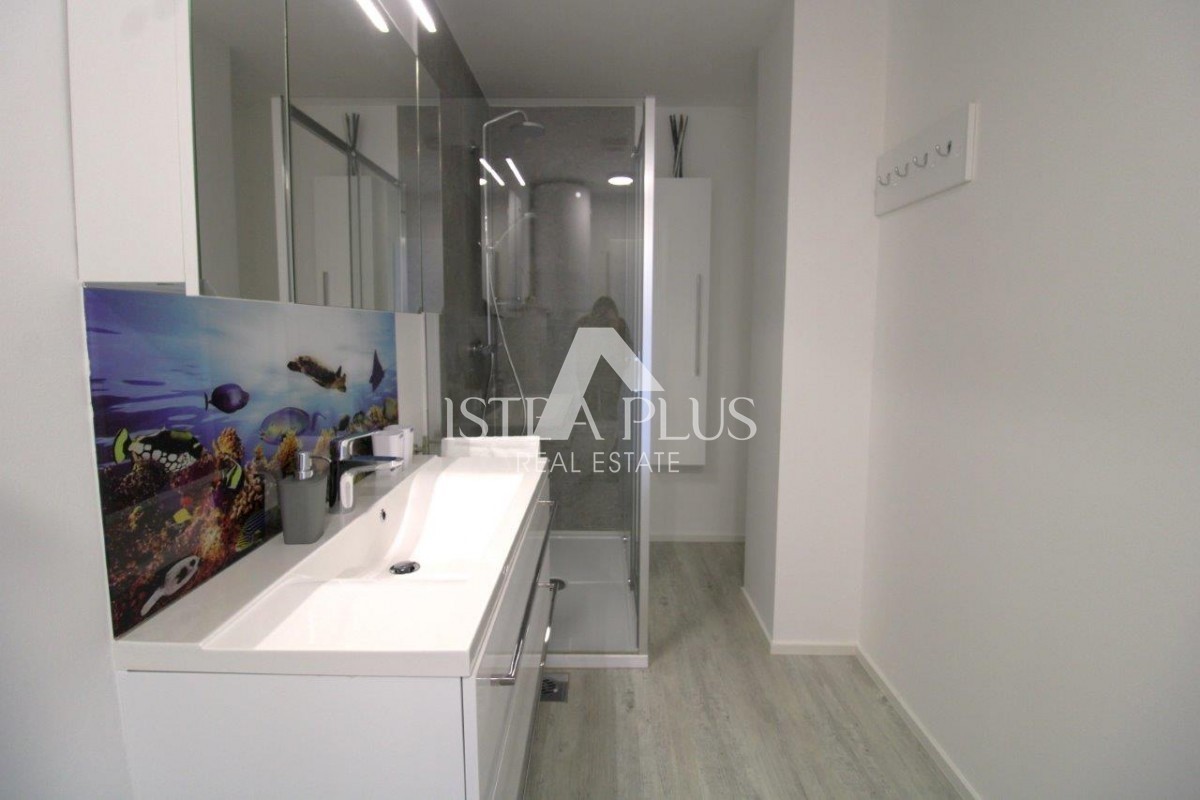 Casa di lusso nel centro di Parenzo con 3 appartamenti distribuiti su 3 piani