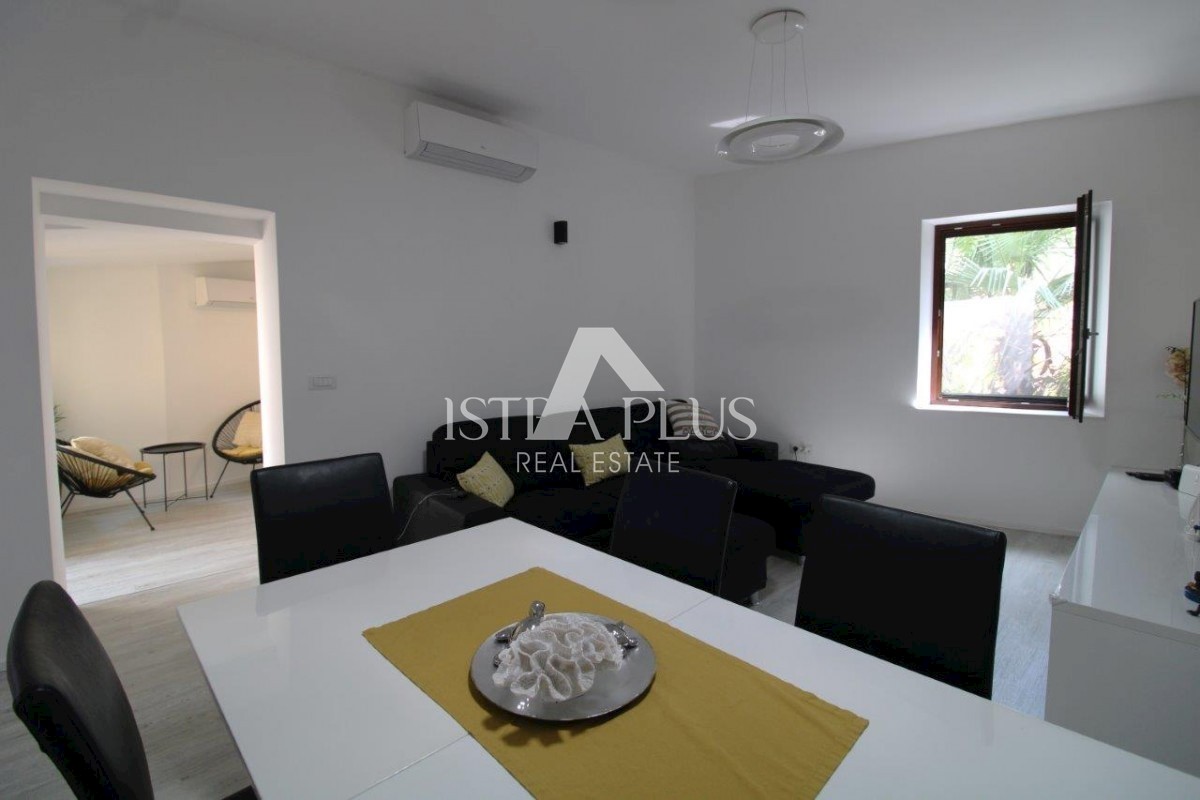 Casa di lusso nel centro di Parenzo con 3 appartamenti distribuiti su 3 piani