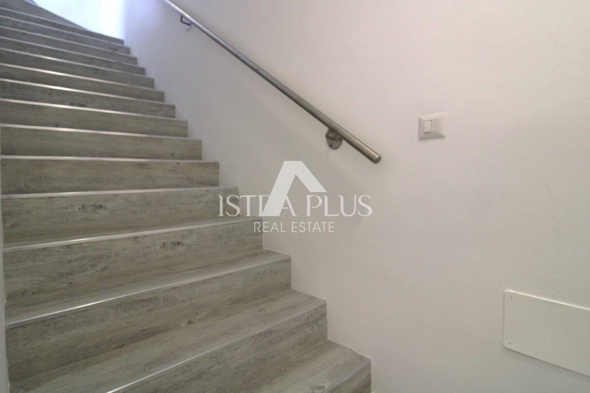Casa di lusso nel centro di Parenzo con 3 appartamenti distribuiti su 3 piani