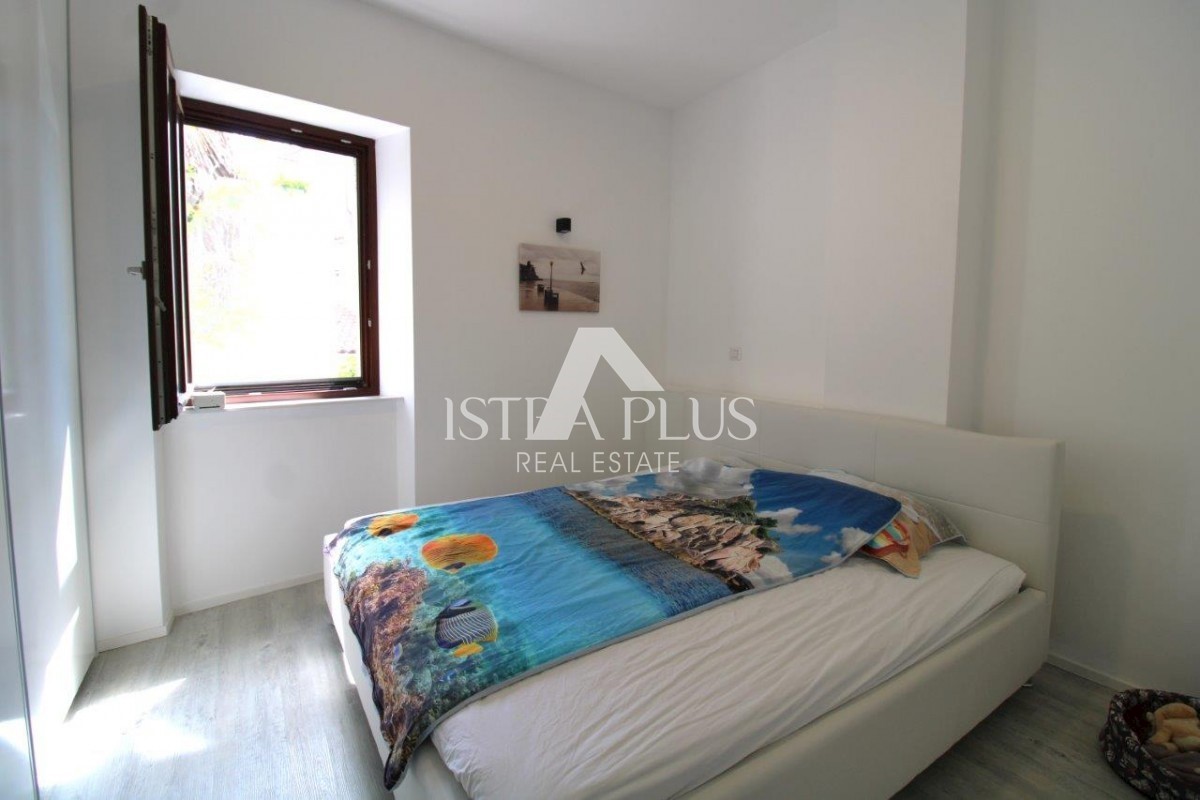 Casa di lusso nel centro di Parenzo con 3 appartamenti distribuiti su 3 piani