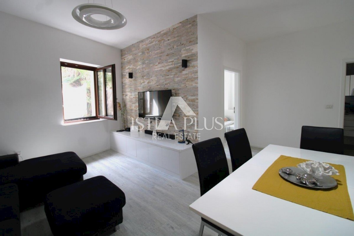 Casa di lusso nel centro di Parenzo con 3 appartamenti distribuiti su 3 piani