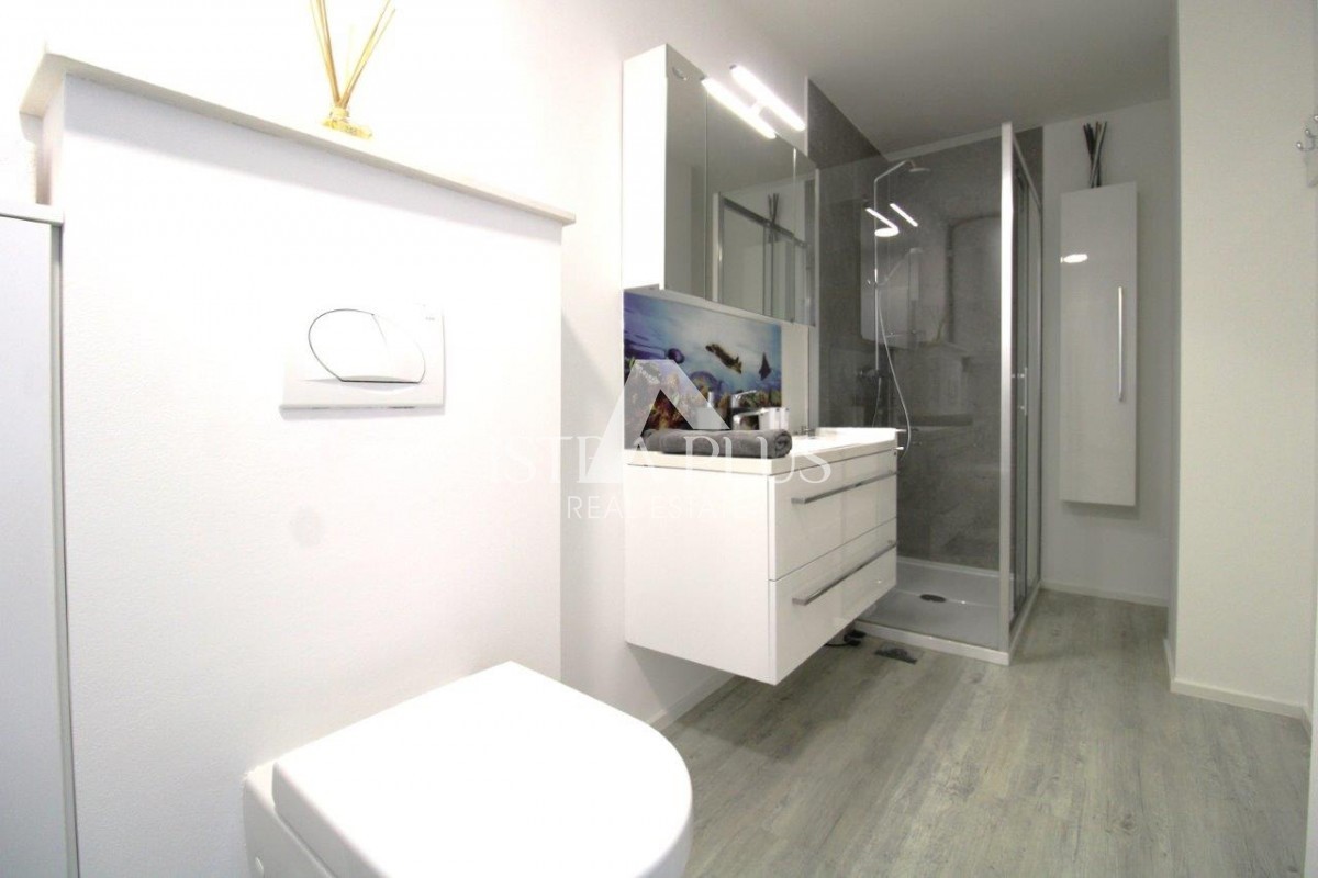 Casa di lusso nel centro di Parenzo con 3 appartamenti distribuiti su 3 piani