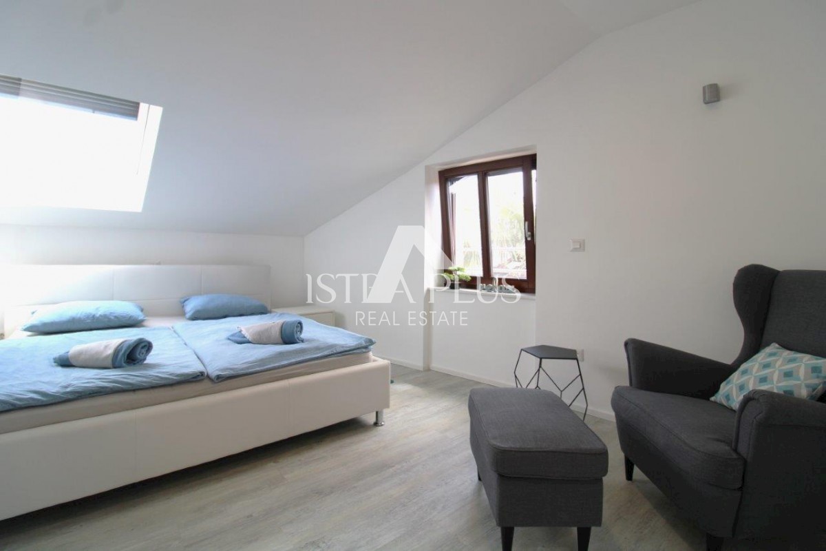 Casa di lusso nel centro di Parenzo con 3 appartamenti distribuiti su 3 piani