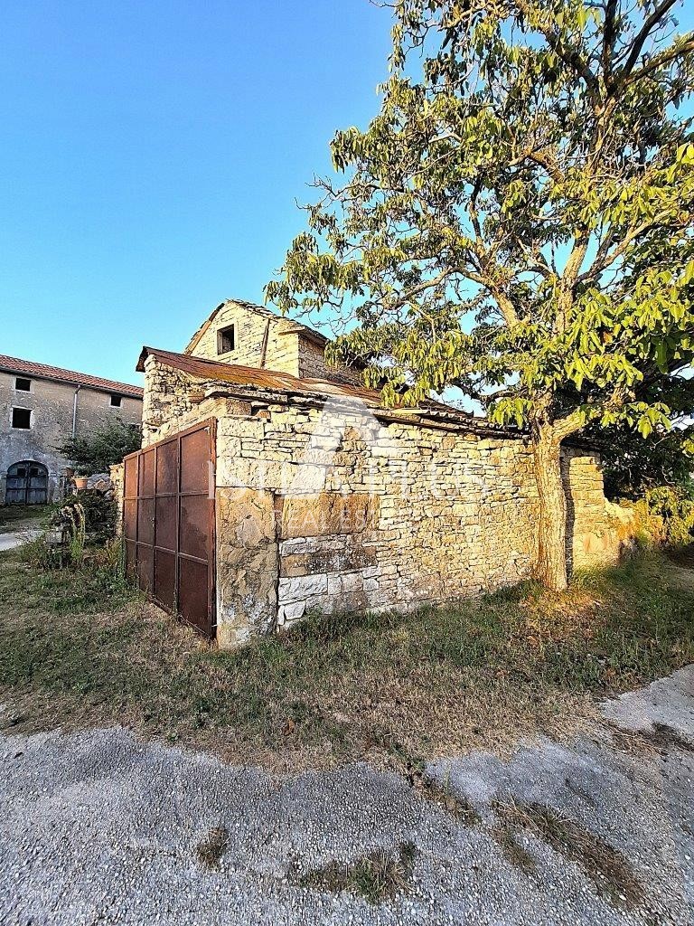 Casa in pietra in una posizione molto tranquilla immersa nella natura incontaminata!