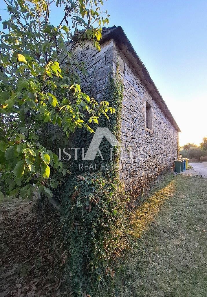 Casa in pietra in una posizione molto tranquilla immersa nella natura incontaminata!