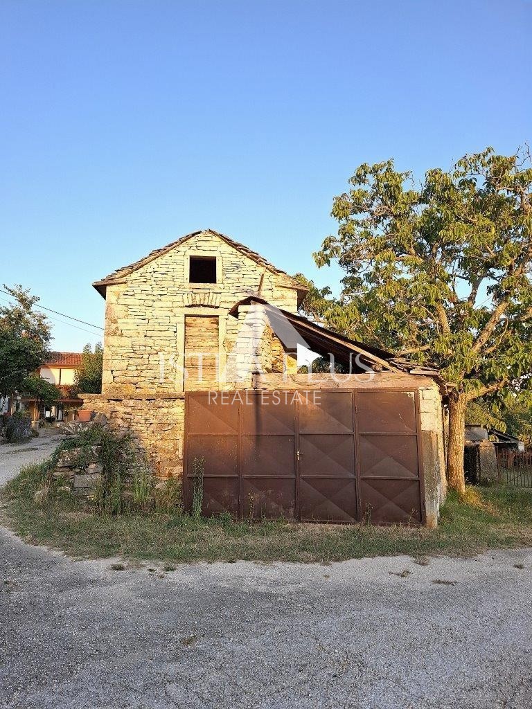 Casa in pietra in una posizione molto tranquilla immersa nella natura incontaminata!