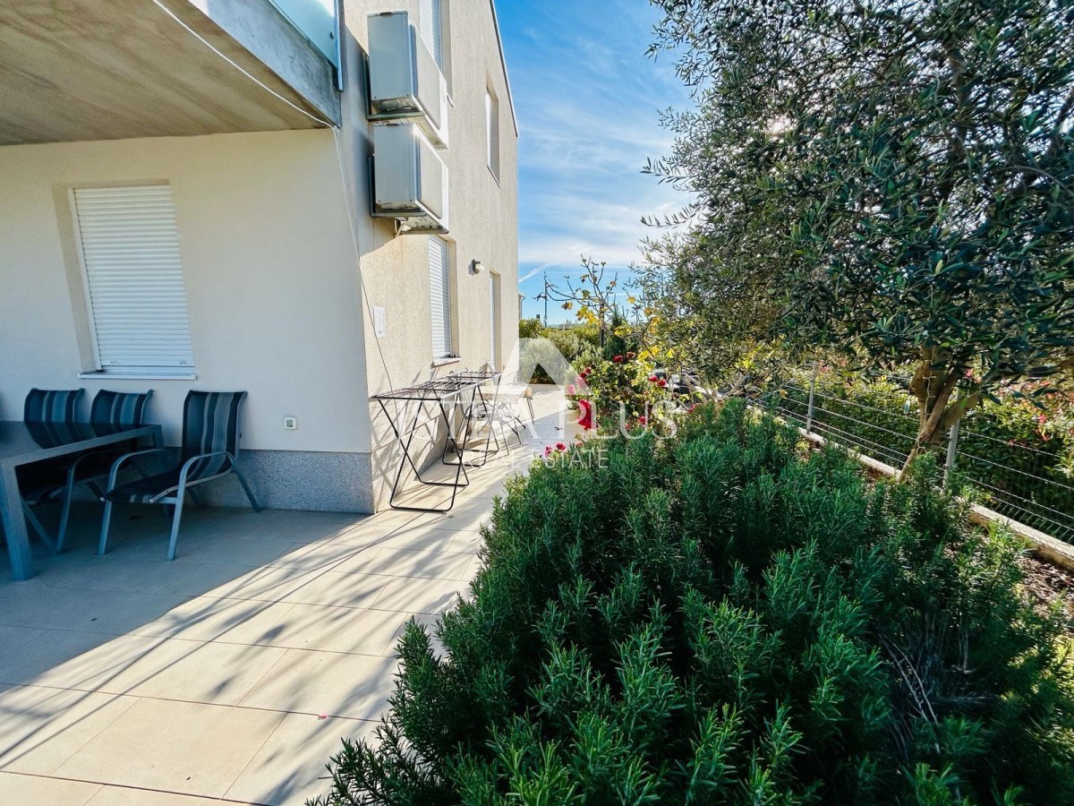 Istria, Cittanova - Appartamento vicino al centro 600m, piano terra con 2 camere da letto