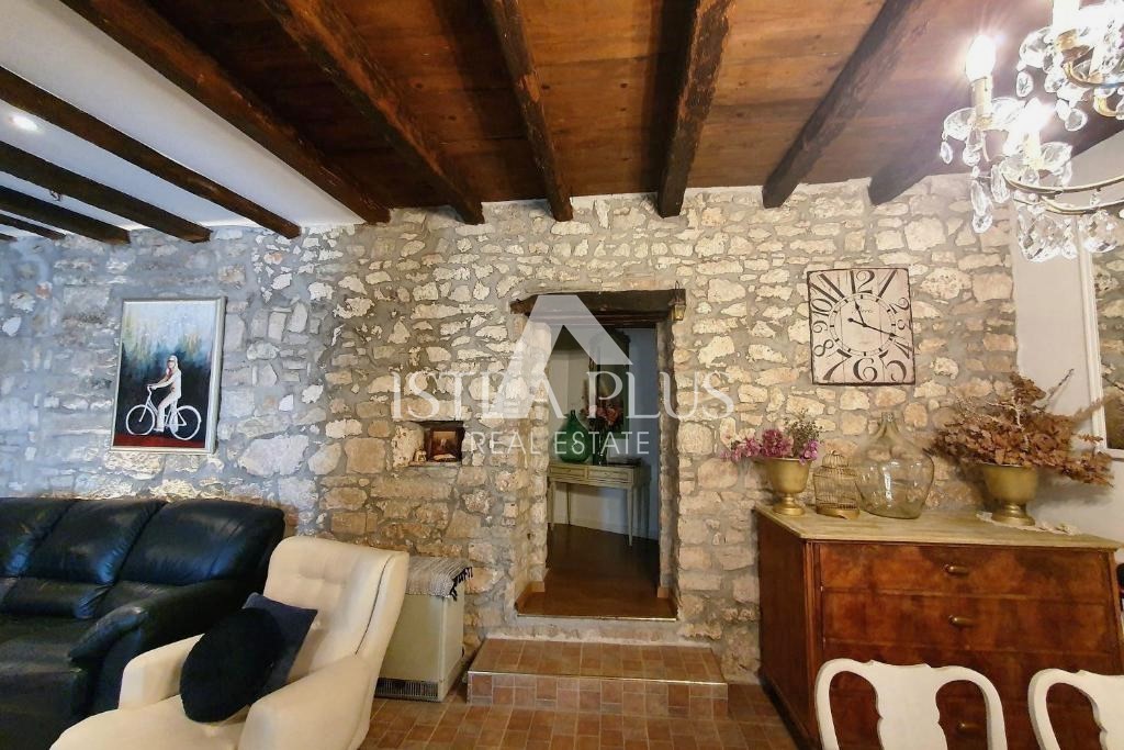 Istria, Parenzo 4 km - Bellissima casa in pietra con 2 appartamenti e giardino!