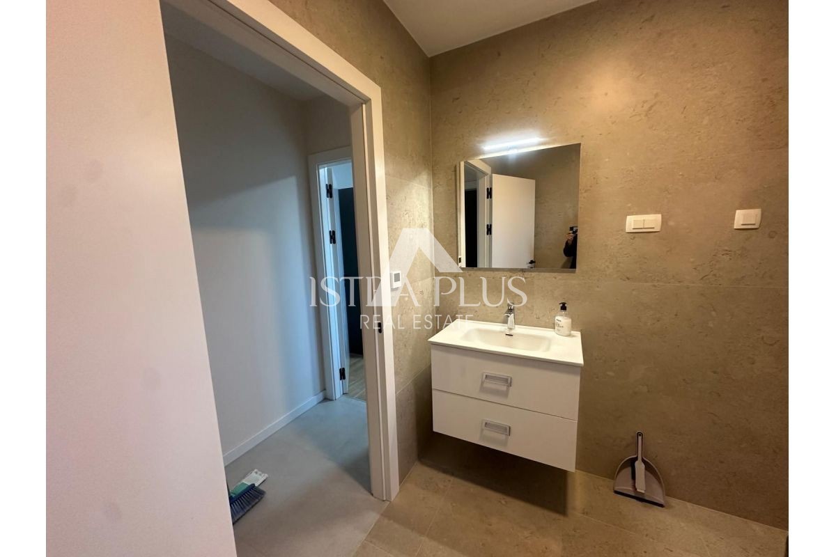 Tar-Vabriga, Appartamento al piano terra a 800m dal mare - nuova costruzione - arredato - giardino