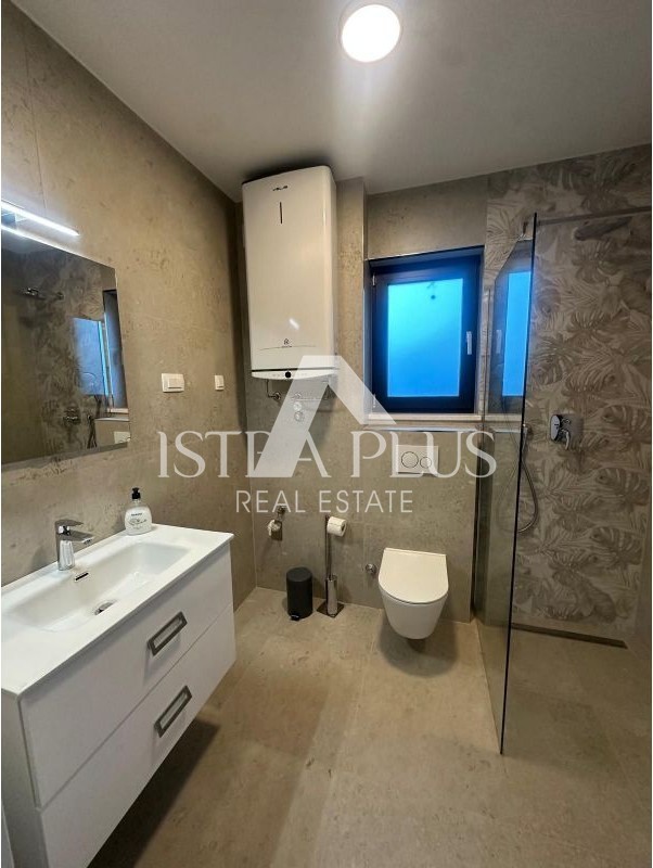 Tar-Vabriga, Appartamento al piano terra a 800m dal mare - nuova costruzione - arredato - giardino