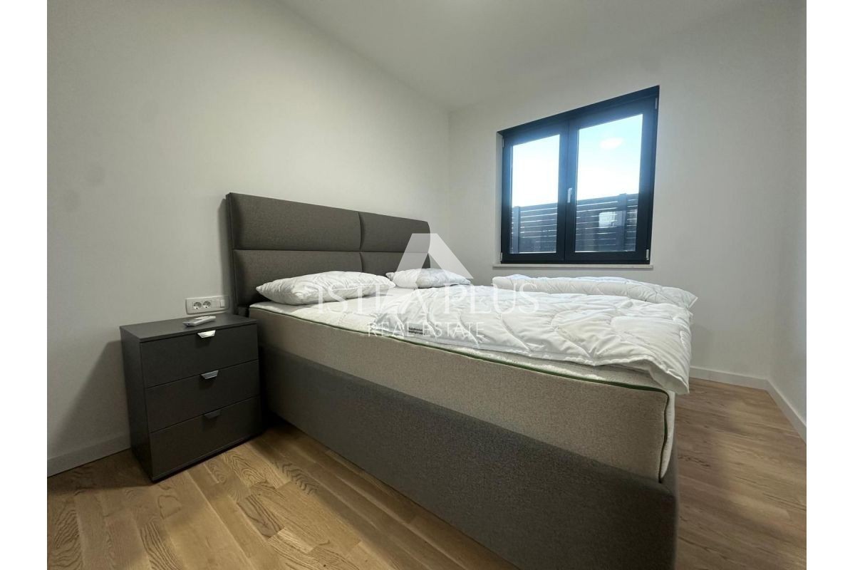 Tar-Vabriga, Appartamento al piano terra a 800m dal mare - nuova costruzione - arredato - giardino