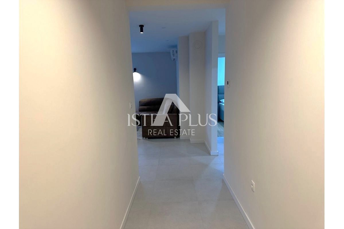 Tar-Vabriga, Appartamento al piano terra a 800m dal mare - nuova costruzione - arredato - giardino