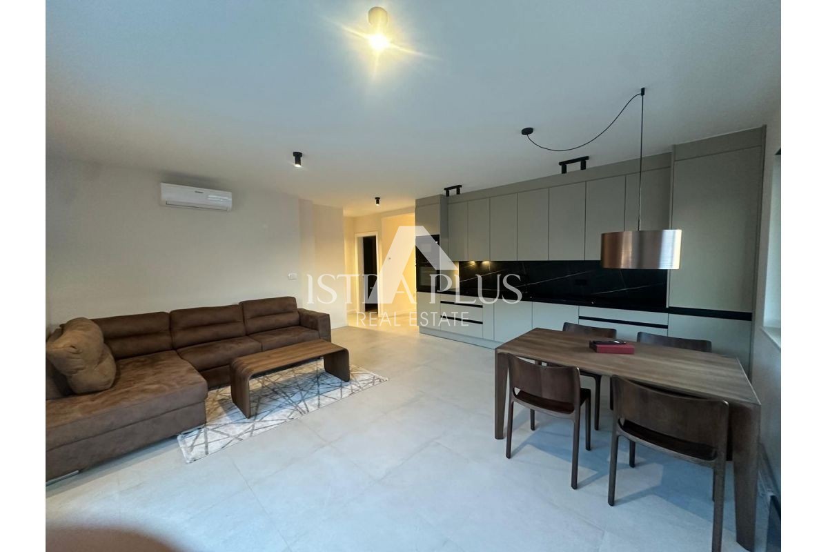 Tar-Vabriga, Appartamento al piano terra a 800m dal mare - nuova costruzione - arredato - giardino