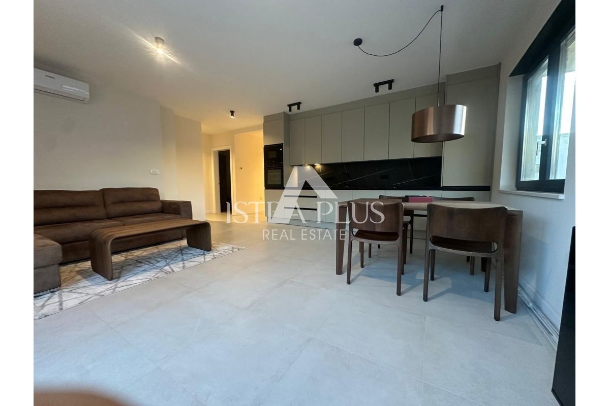 Tar-Vabriga, Appartamento al piano terra a 800m dal mare - nuova costruzione - arredato - giardino